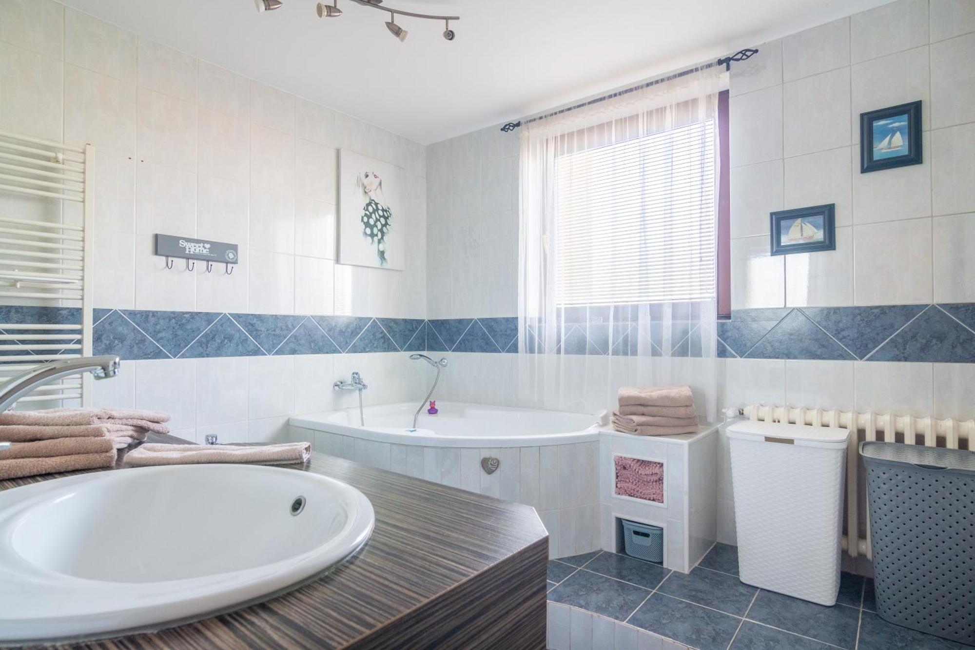 Apartman U Nas Doma Breclav Luaran gambar